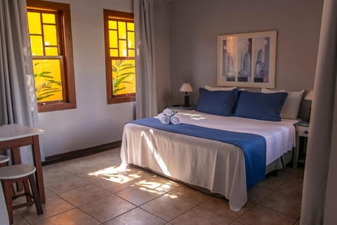 Minibar, iron/ironing board, free WiFi, bed sheets