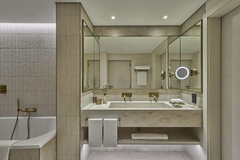 Family Suite | Bathroom | Separate tub and shower, hair dryer, bathrobes, slippers