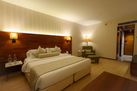 Executive Room | Premium bedding, in-room safe, individually furnished, desk