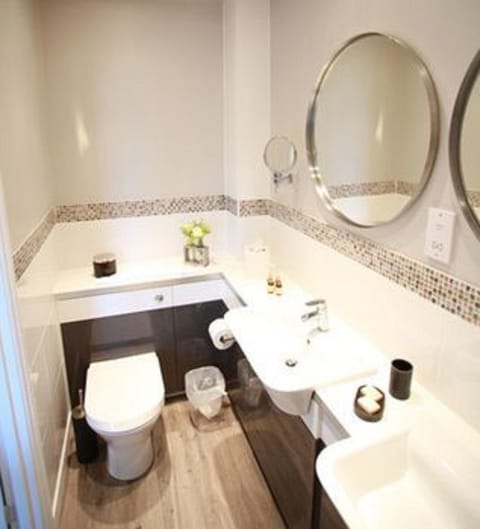 Deluxe SuperKing | Bathroom | Shower, designer toiletries, hair dryer, bathrobes