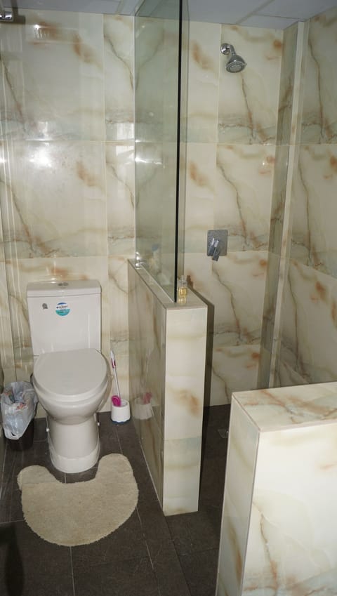 Penthouse Suite | Bathroom amenities | Shower, free toiletries, slippers, bidet