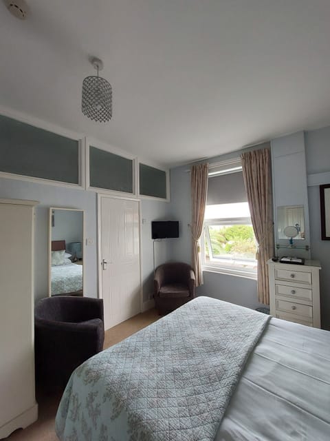 Double Room (Anstey) | Desk, free WiFi, bed sheets