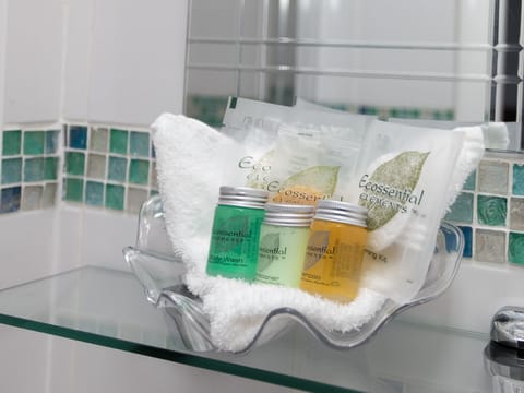 Double Room (Anstey) | Bathroom | Towels, shampoo