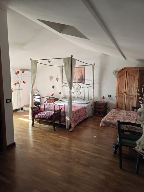 1 bedroom, premium bedding, down comforters, minibar