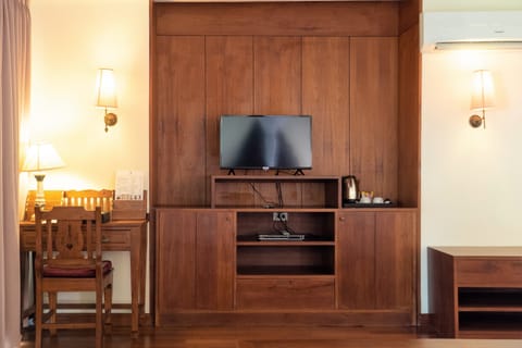 Grand Deluxe Villa, 1 King Bed, Garden View, Non Smoking | In-room safe, desk, laptop workspace, blackout drapes