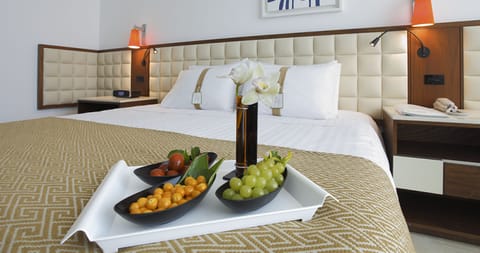 Suite, 1 King Bed | Room service - dining