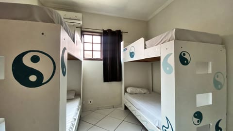 Shared Dormitory, Mixed Dorm (4 Camas) | Blackout drapes, free WiFi, bed sheets