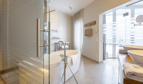 Suite, 1 Bedroom, Mountain View | Bathroom | Shower, free toiletries, hair dryer, bathrobes