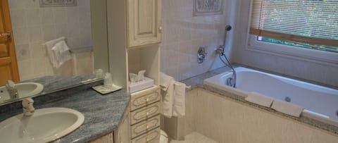 Double Room, Annex Building | Bathroom | Free toiletries, hair dryer, towels