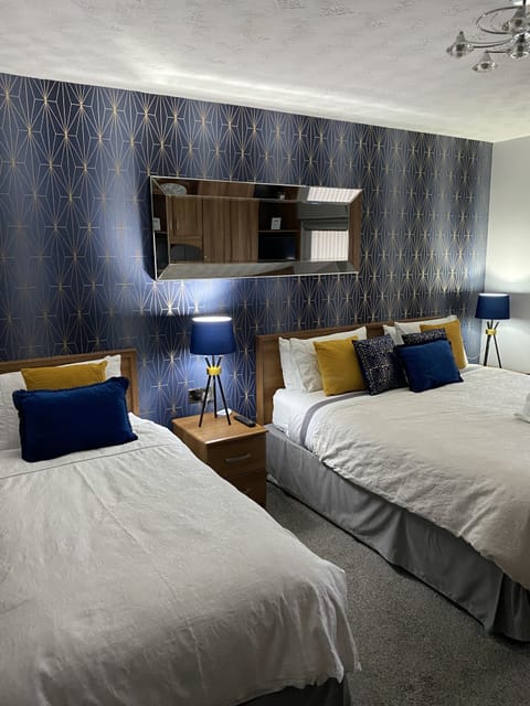 Deluxe Double or Twin Room, Ensuite, Mountain View | 1 bedroom, premium bedding, memory foam beds, individually decorated