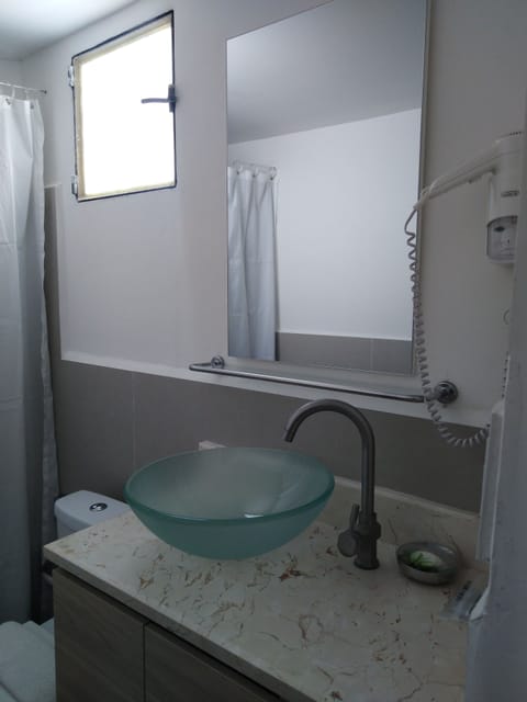 City Double Room (#1) | Bathroom | Shower, rainfall showerhead, free toiletries, hair dryer