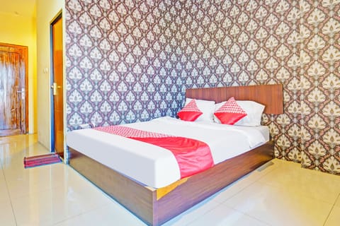 Deluxe Double Room | Desk, free WiFi, bed sheets