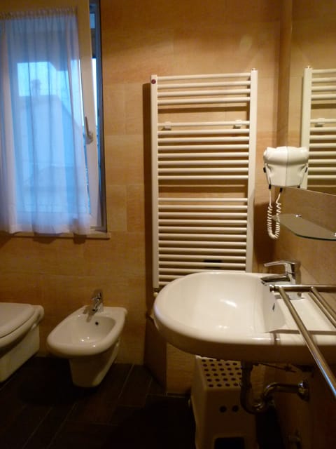 Superior Double Room, Balcony, Lake View | Bathroom | Shower, free toiletries, hair dryer, bidet