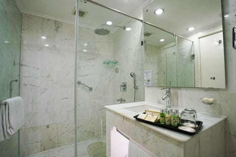 Superior Room | Bathroom | Free toiletries, slippers, towels