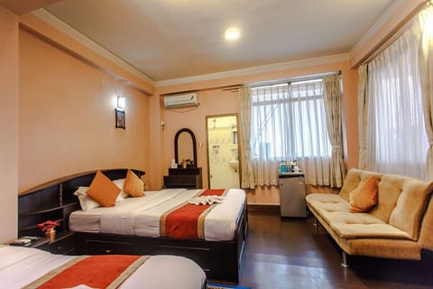 Deluxe Double or Twin Room | Laptop workspace, free WiFi