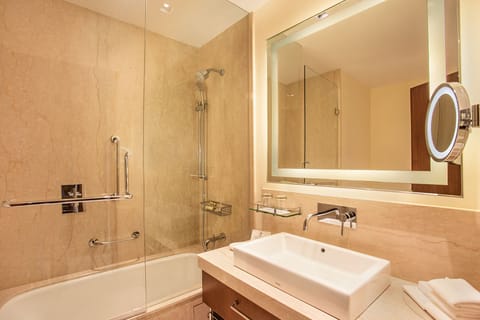 Deluxe Room, Pool View | Bathroom | Designer toiletries, hair dryer, slippers, towels