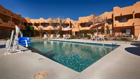 Outdoor pool, sun loungers