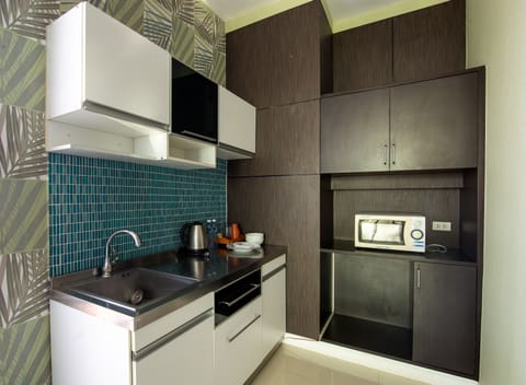 Rooftop Garden Sea View Suite | Private kitchen | Fridge, microwave