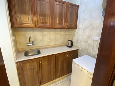 Standard Single Room, 1 Bedroom, City View | Private kitchen | Fridge