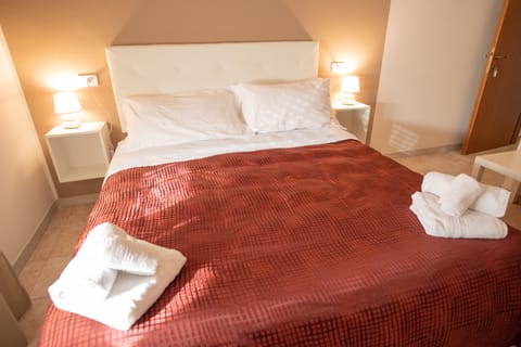 Basic Double Room, 1 Bedroom, Private Bathroom | Down comforters, rollaway beds, free WiFi, bed sheets