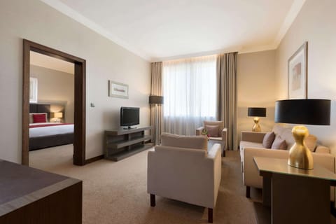 Premium Suite, 1 King Bed | In-room safe, desk, soundproofing, iron/ironing board