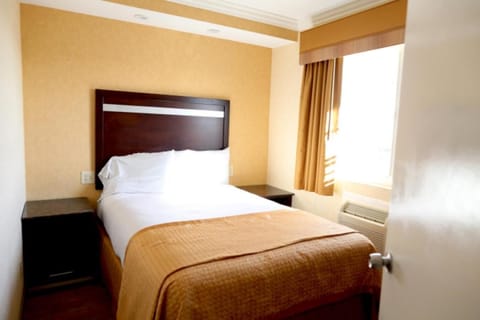 Pillowtop beds, desk, laptop workspace, blackout drapes