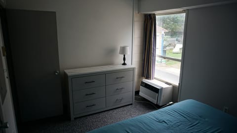 Efficiency Suite | In-room safe, desk, free WiFi, bed sheets