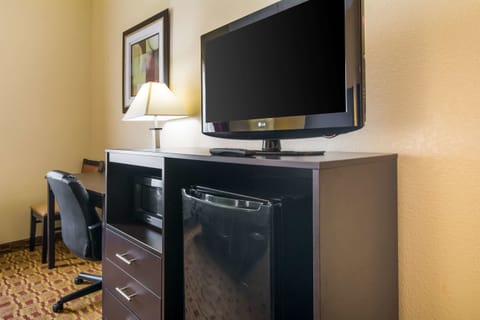 In-room safe, desk, iron/ironing board, free WiFi