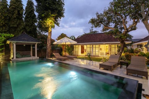 Front of property - evening/night