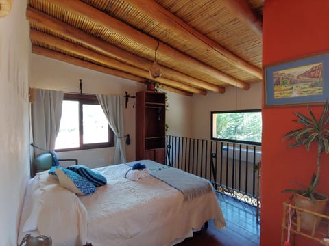 La Casa del Pintor | Premium bedding, down comforters, pillowtop beds, in-room safe