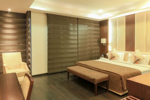 Premium Room | Premium bedding, down comforters, pillowtop beds, minibar