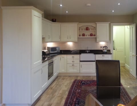 Luxury House, Ensuite, Golf View | Shared kitchen