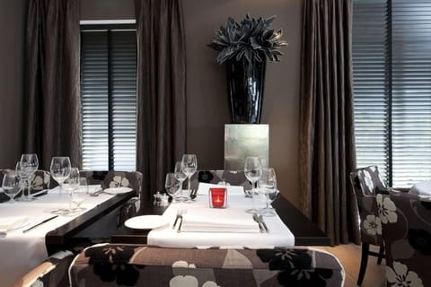 Breakfast, lunch, dinner served; local cuisine 