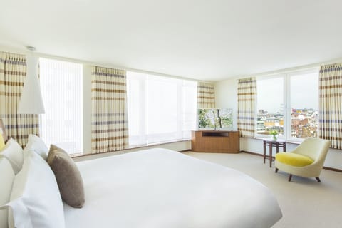 Junior Suite (City, 5) | Premium bedding, minibar, in-room safe, desk