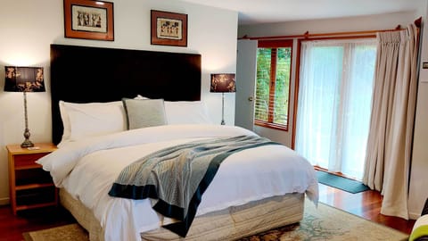 Premium Double Room, 1 King Bed, Pool Access, Garden Area | Bathroom | Free toiletries, hair dryer, bathrobes, slippers