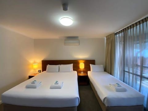 Triple Room | In-room safe, desk, iron/ironing board, free WiFi