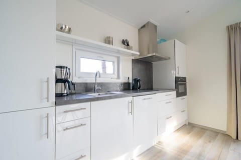 Hackfort 4 | Private kitchen | Full-size fridge, microwave, stovetop, coffee/tea maker