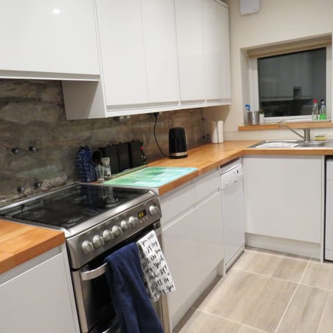 Family House, Private Bathroom | Private kitchen