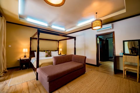 Deluxe Double Room | In-room safe, laptop workspace, iron/ironing board, free WiFi