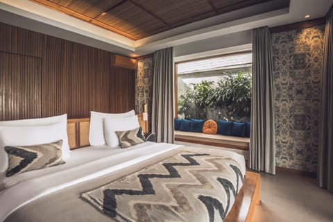 Presidential 2 Bedroom Private Pool Villa with Ricefield View | Hypo-allergenic bedding, minibar, in-room safe, desk