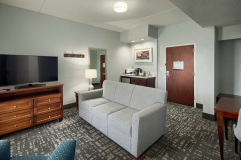 Suite, 1 King Bed, Non Smoking | Hypo-allergenic bedding, minibar, desk, laptop workspace