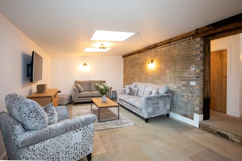 Standard Cottage, Ensuite, Courtyard View (Premium three bedroom) | Lounge