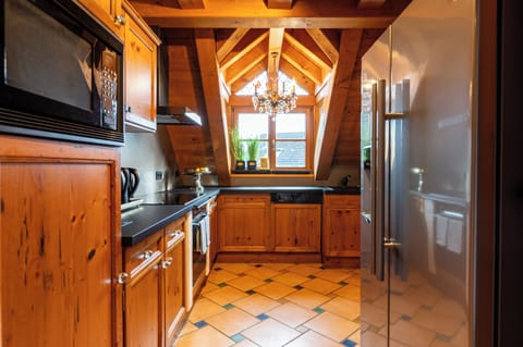 Grand Chalet | Private kitchen | Highchair