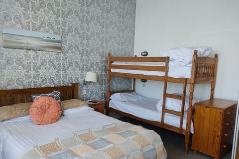 Family Room, Ensuite (2 adults + 1 child) | Free WiFi, bed sheets