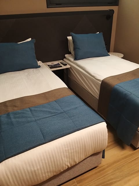 Superior Twin Room | In-room safe, blackout drapes, soundproofing, iron/ironing board