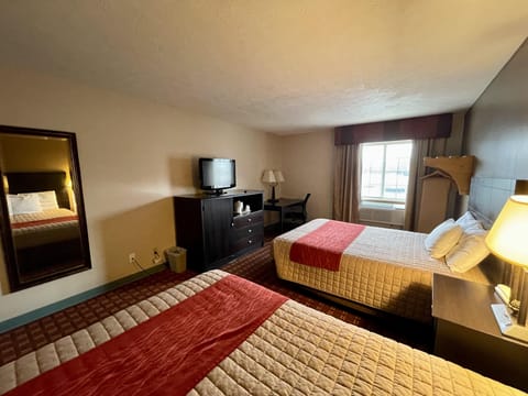 Double Room, 2 Queen Beds, Non Smoking | Living area | TV
