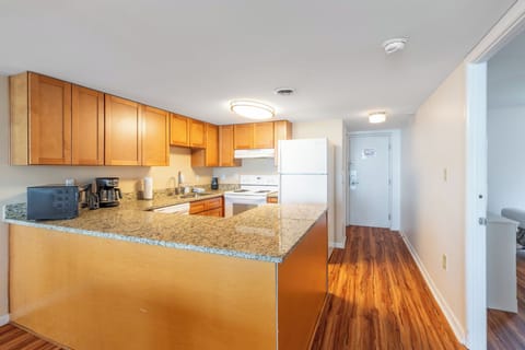 Premium Condo, 2 Bedrooms, Balcony, Bay View | Private kitchen | Full-size fridge, microwave, oven, stovetop