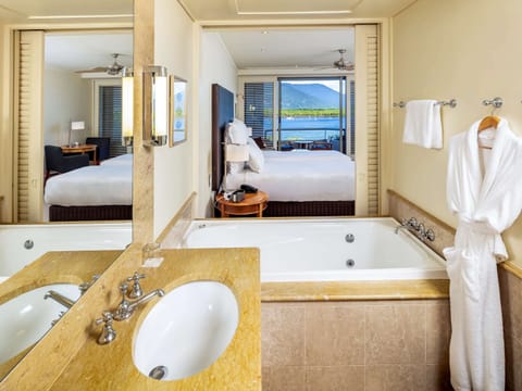 Premium Deluxe King Room, Water Views, 1 king bed with single spa bath | Minibar, in-room safe, desk, iron/ironing board