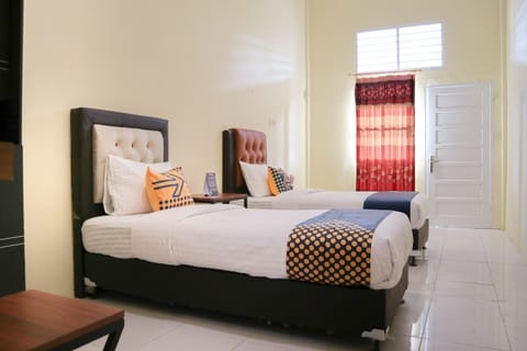 Economy Twin Room | Free WiFi, bed sheets