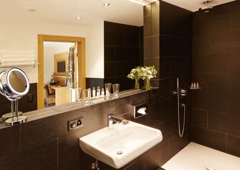 Comfort Room | Bathroom | Rainfall showerhead, free toiletries, hair dryer, bathrobes